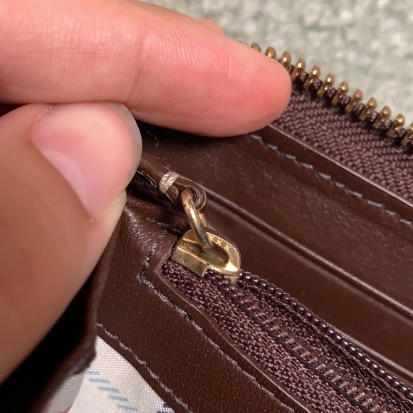 Coach wallet EUC - Picture 8 of 9